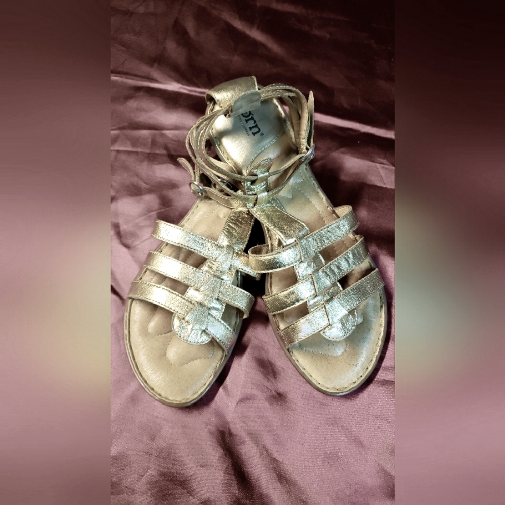 Born women shoes size 8/ 39 Gold